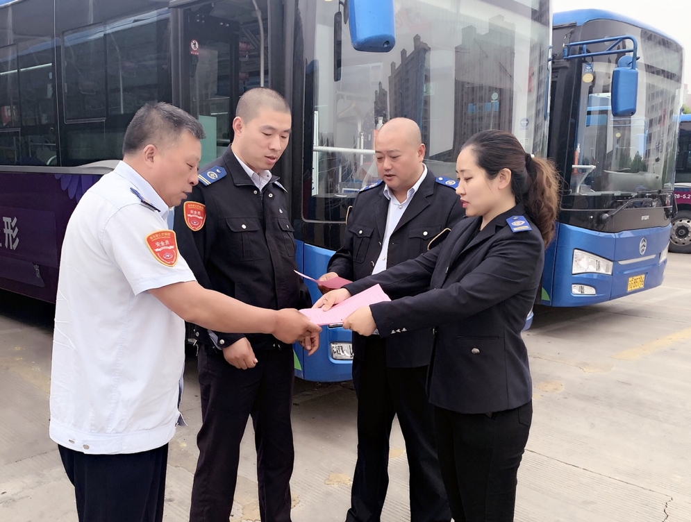 公交集團(tuán)公交事業(yè)一部向駕駛員送上520關(guān)懷
